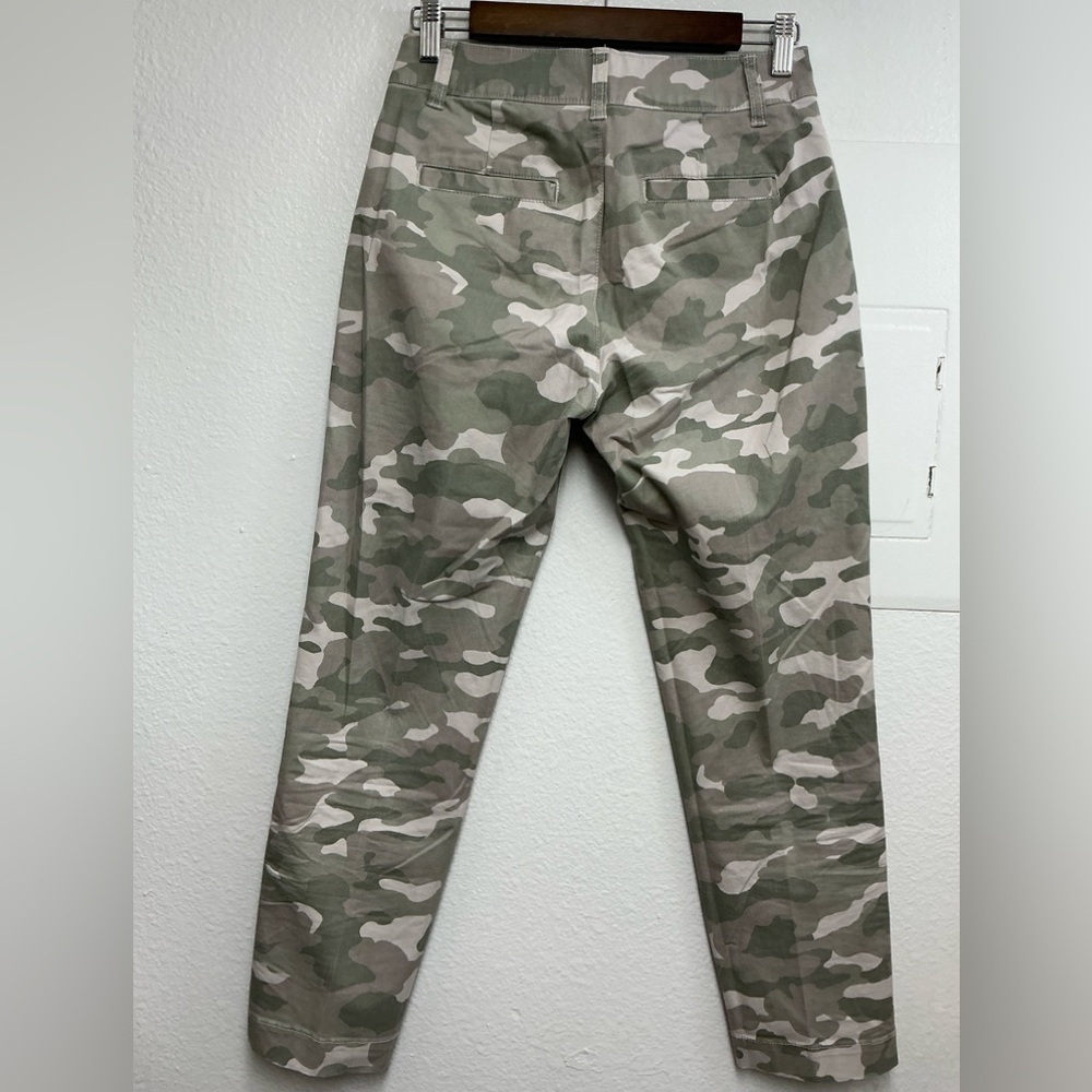 GAP Women's Girlfriend Khakis Camouflage Straight Leg - Picture 2 of 10